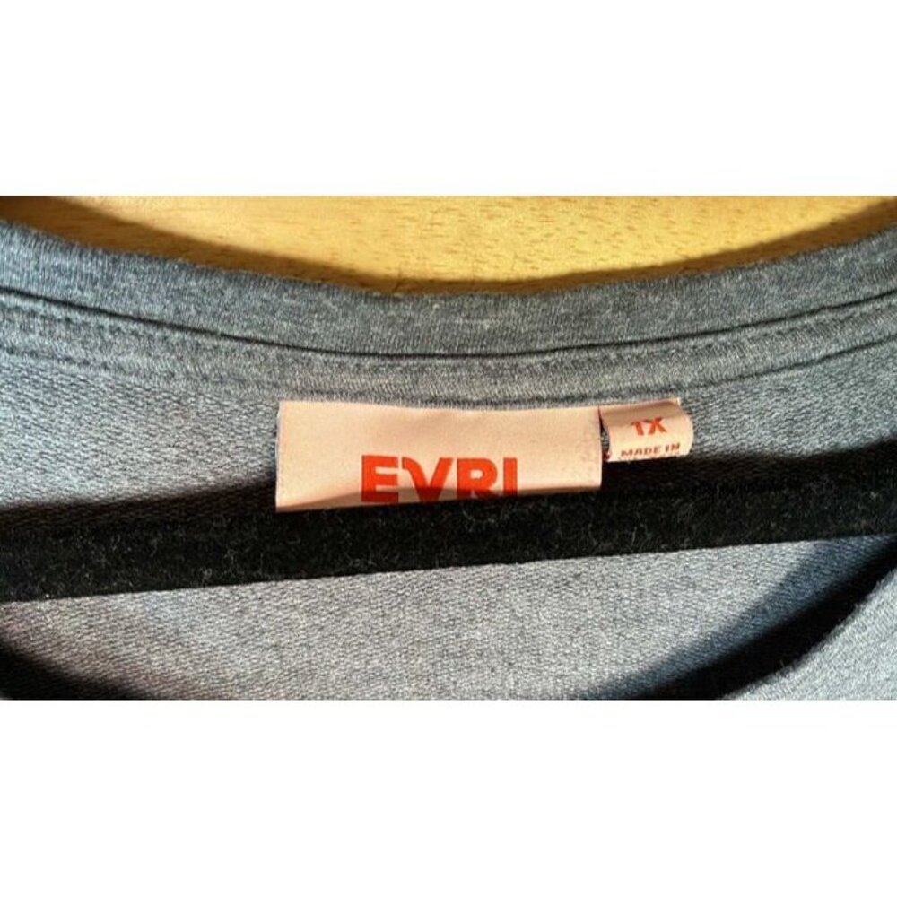 EVRI‎ Short Puckered Sleeve Top - Picture 4 of 7